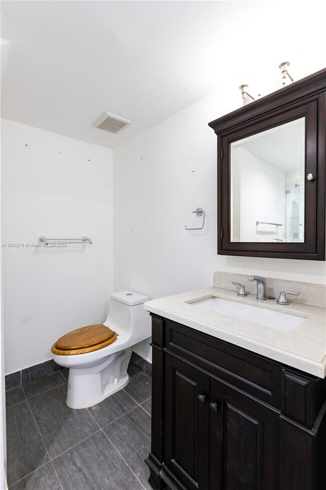 Building Photo - 4538 SW 1st St