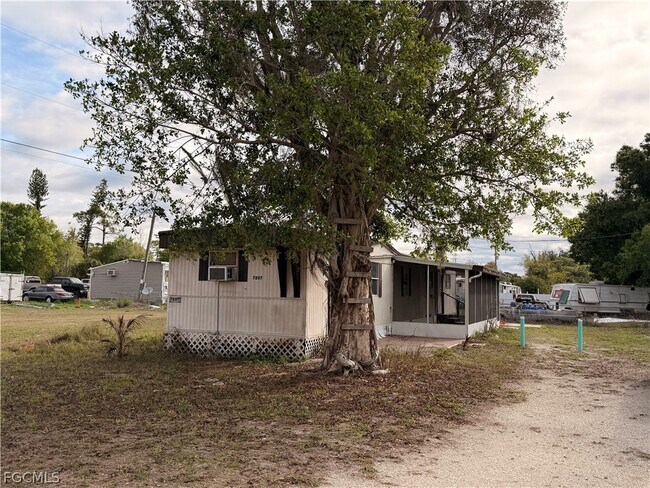 Building Photo - 7897 Suncoast Dr