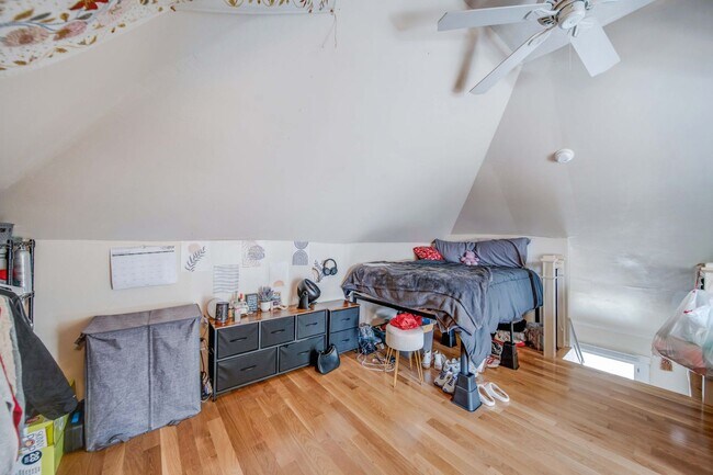 Building Photo - Ultimate 6-Bedroom House with Amazing Front Porch!