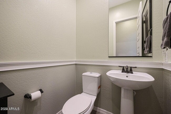 Building Photo - 9422 W Donald Dr