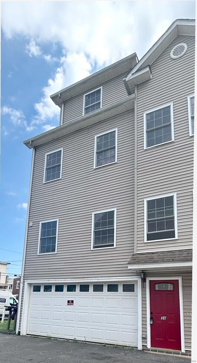 Building Photo - 36 Alden St