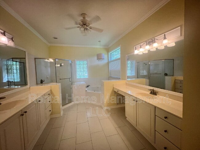 Building Photo - 10140 Pointview Ct