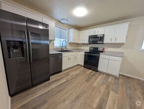 Building Photo - Pet-Friendly Clarkston House with Fenced Yard