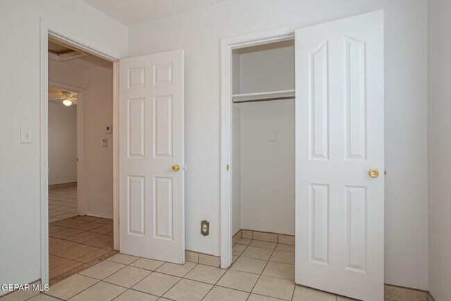 Building Photo - 2352 Tierra Blanda Dr