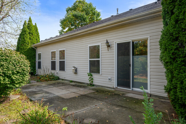 Building Photo - 5886 Hollow Oak Trail