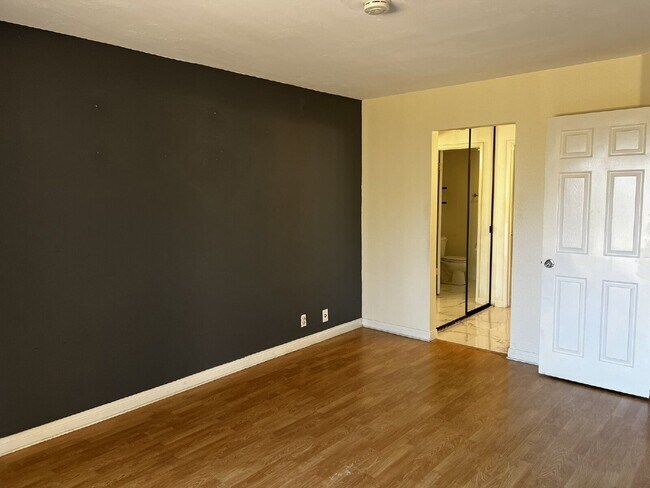 Building Photo - 3036 Avenida Christina