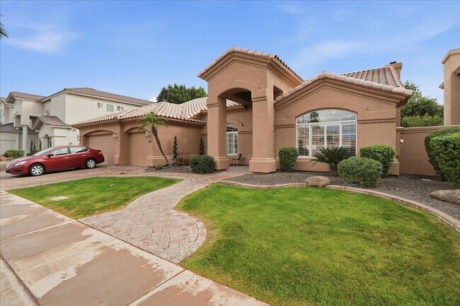 Building Photo - 1909 E Coral Tree Dr