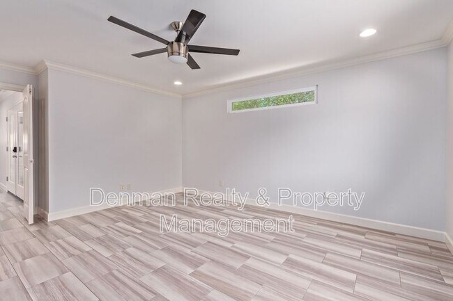 Building Photo - 1513 E Earll Dr