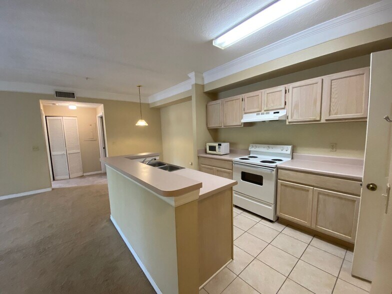 Building Photo - 11490 Villa Grand