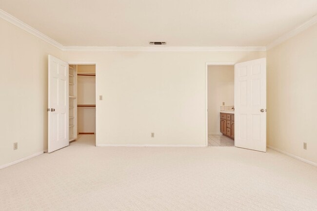 Building Photo - 1430 Lovell Ave
