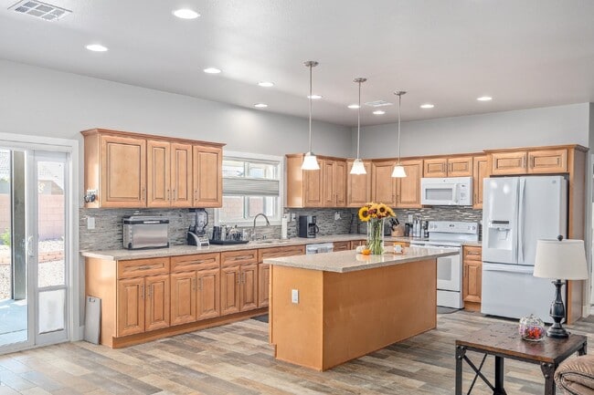 Building Photo - Spacious 4BD/3BA Pahrump Home w/ Dual Prim...