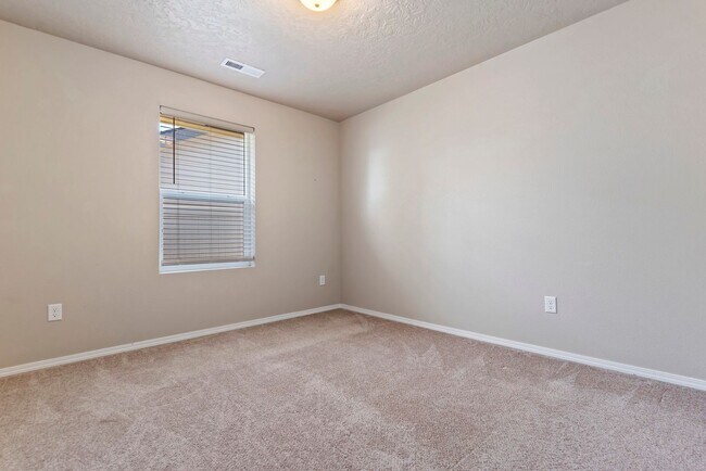 Building Photo - Available July 5th, 3bd/2b Meridian Home