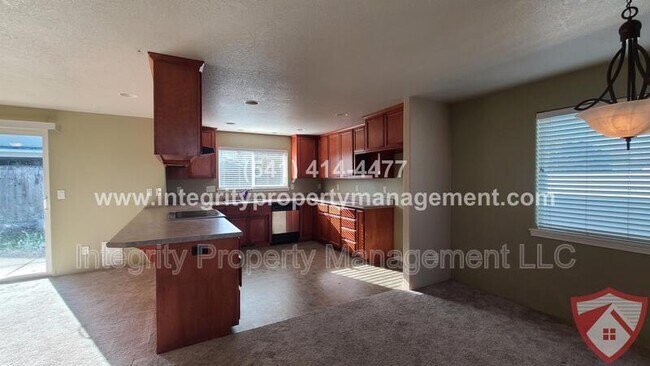 Building Photo - 941 Parkdale Ave