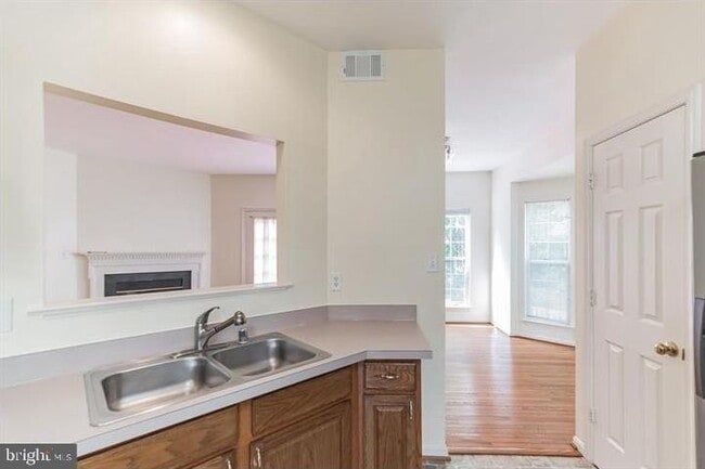 Building Photo - 5520 Jowett Ct