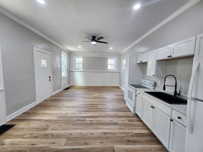 Primary Photo - 1000 S 8th St