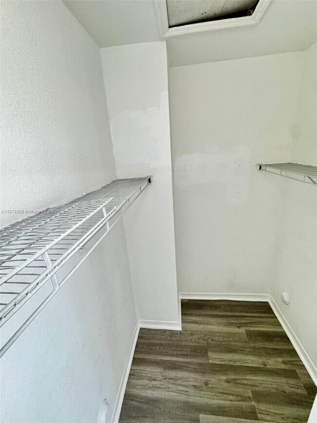 Building Photo - 10968 SW 182nd Ln