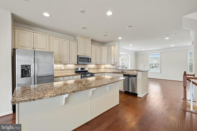 Building Photo - 13312 Waterford Hills Boulevard