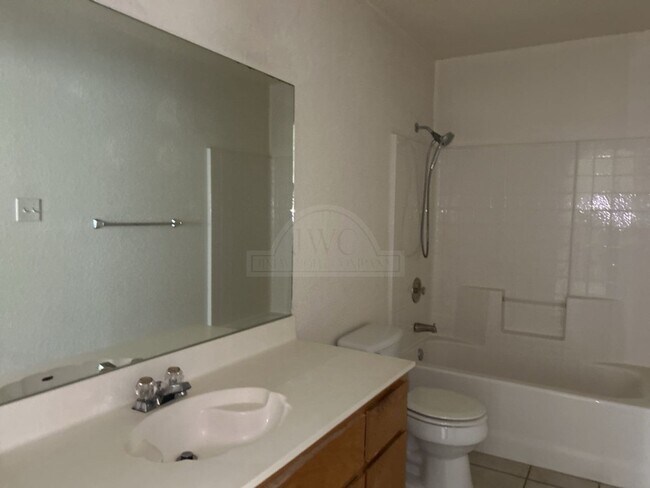 Building Photo - 2807 Edgefield St