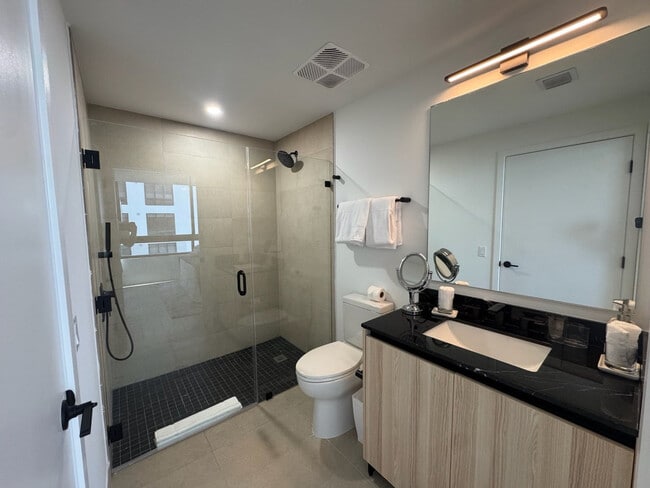 Building Photo - 225 N Miami Ave