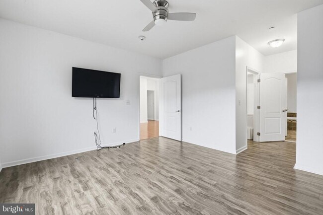 Building Photo - 301 Carson Terrace