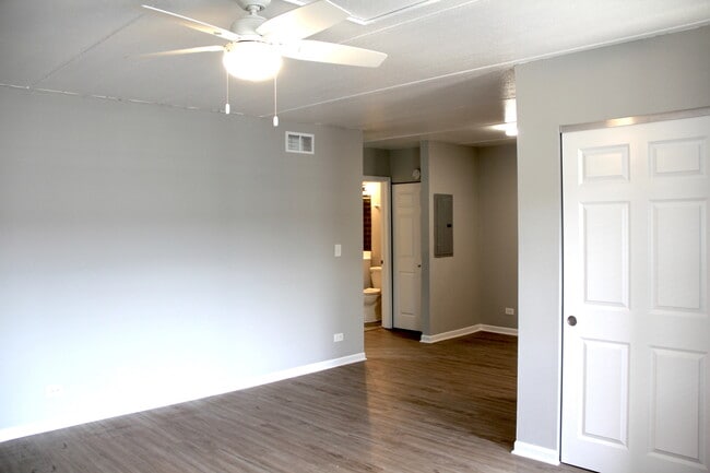 Building Photo - 329 Kimbell Ave