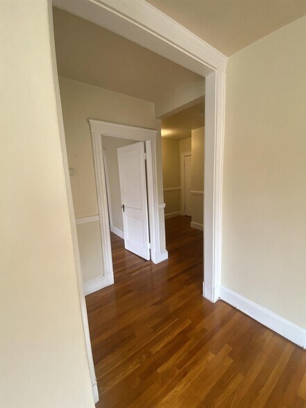 Building Photo - 10 Agassiz St