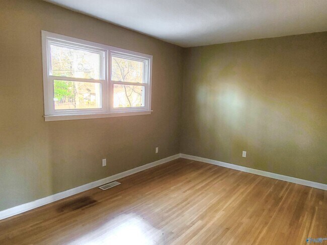 Building Photo - 6612 Robinhood Ln NW