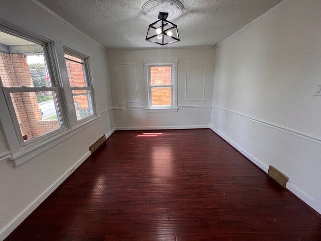 Building Photo - Pittsburgh - 4 Bedroom 2 Bathroom - Recent...