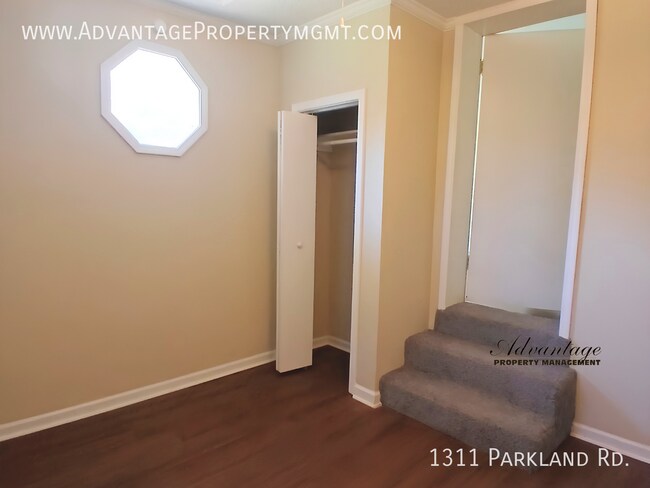 Building Photo - 1311 Parkland Rd