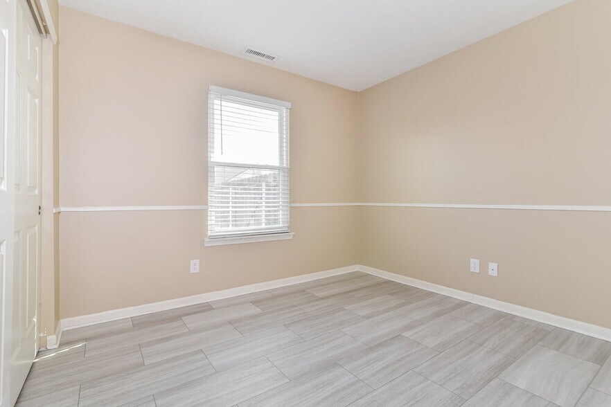 Building Photo - 121 Tracy Ridge Blvd