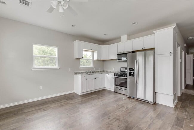 Building Photo - 412 Booth St