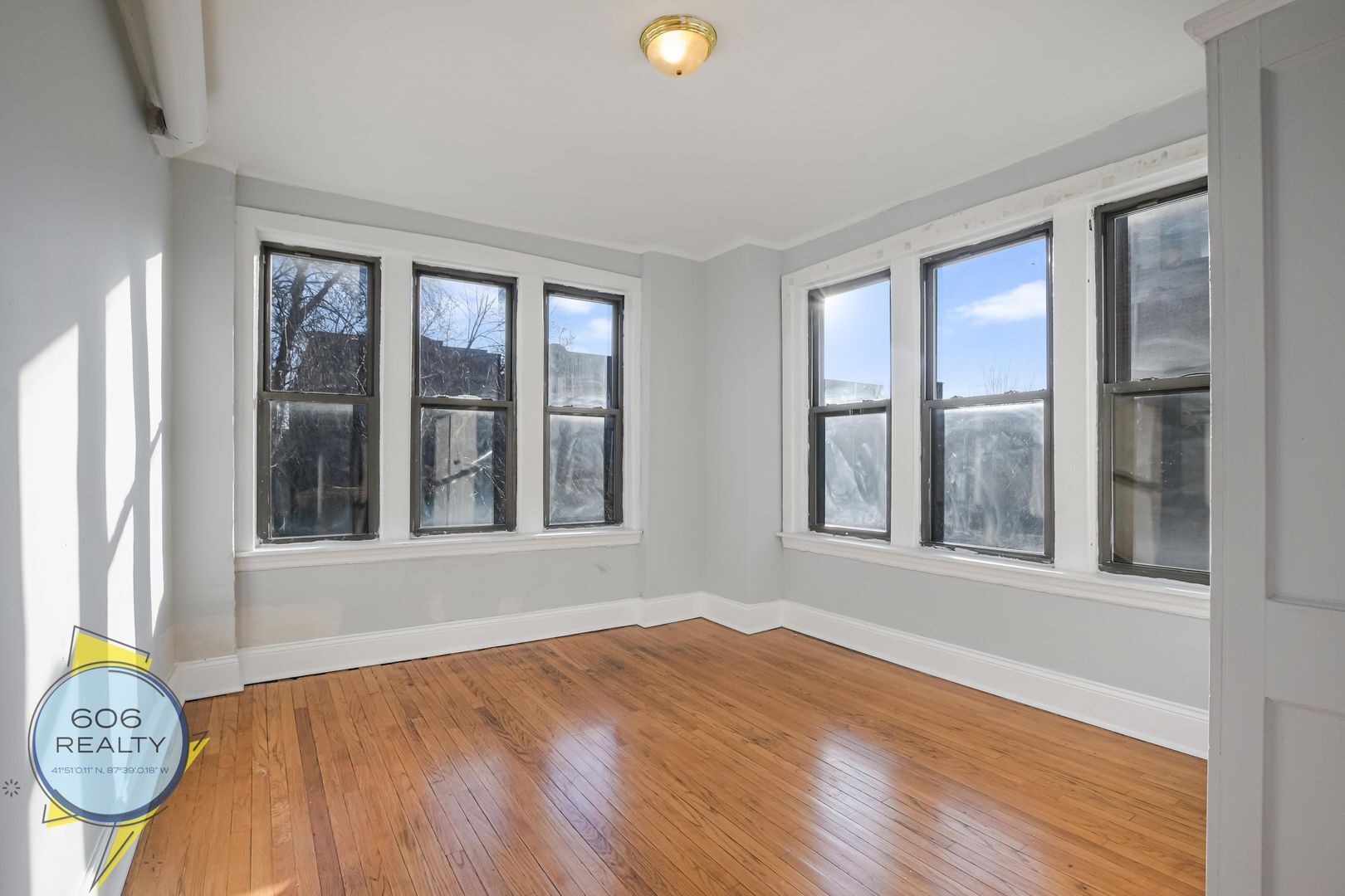 Building Photo - 1030 E Hyde Park Blvd