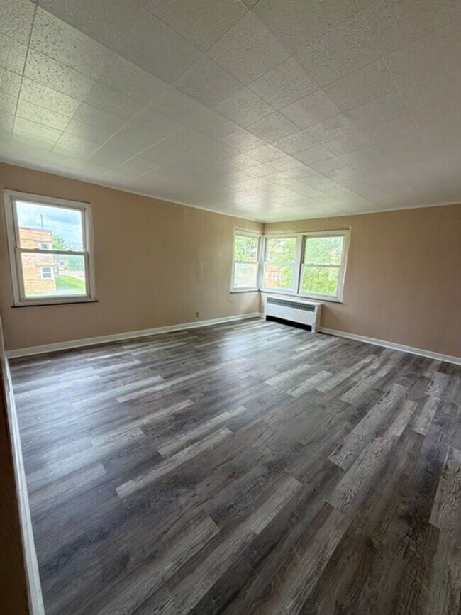 Interior Photo - 110 Blymyer
