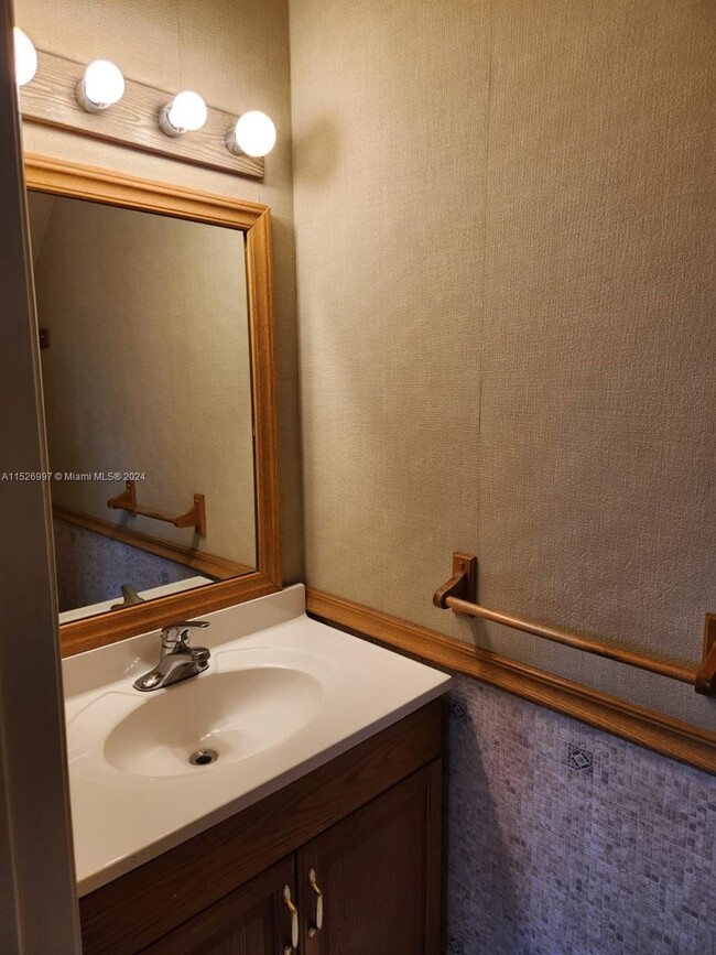 Building Photo - 820 NE 212th Terrace