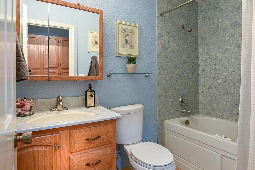 Building Photo - 1711 Parkview Green Cir