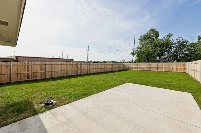Building Photo - New Construction-Never Lived in Duplex, Pe...
