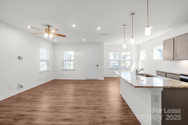Building Photo - 14028 Penbury Ln