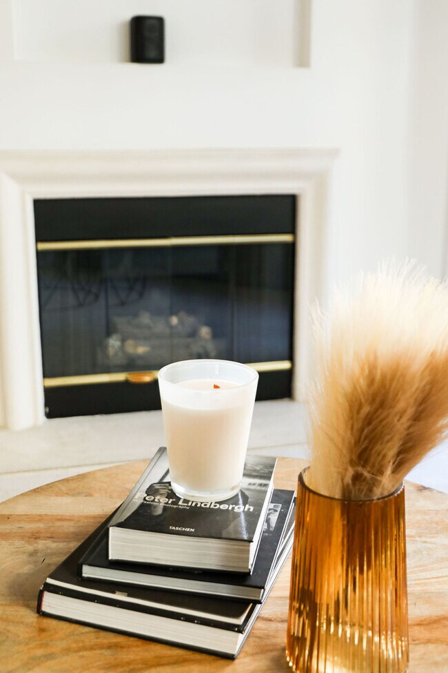 Building Photo - 2419 Fifth Ave