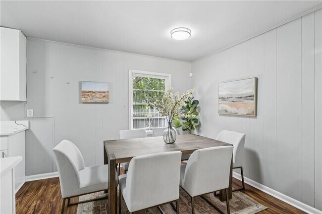 Building Photo - 3036 Will Rogers Pl SE