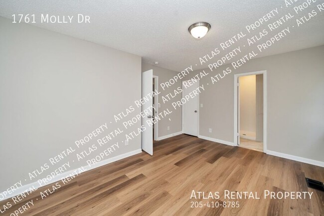Building Photo - 1761 Molly Dr
