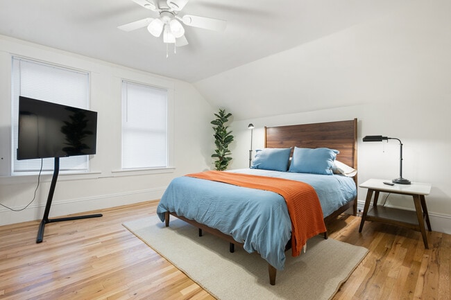 Building Photo - 34 Allen St