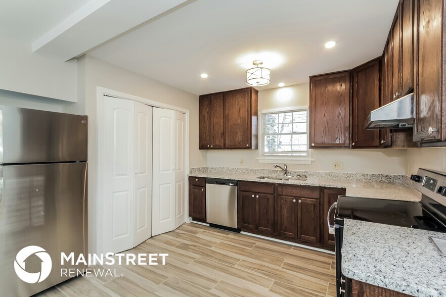 Building Photo - 3889 Amsbury Dr