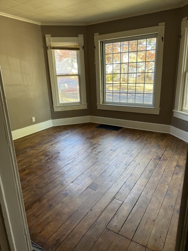 Building Photo - 219 Van Buren Street