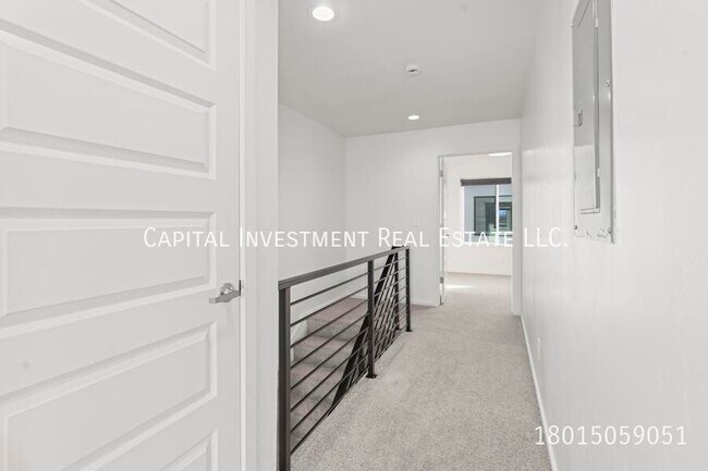 Building Photo - 1689 S W Temple St