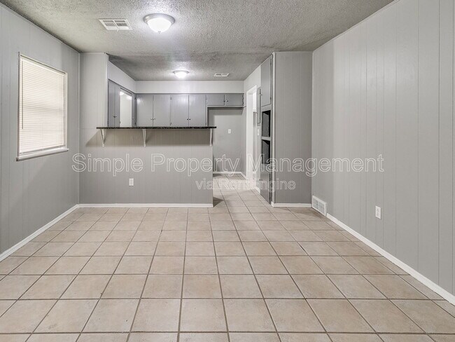 Building Photo - 136 Burton Pl