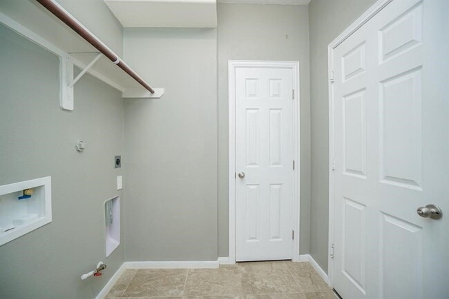 Building Photo - 3211 London Ln