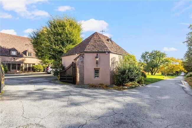 Building Photo - 216 Gray Craig Rd