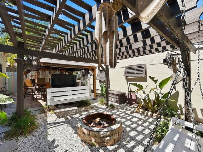 Building Photo - Spacious 1BR Duplex Near Beaches – Private Yard + Amenities! 1bed|1bath