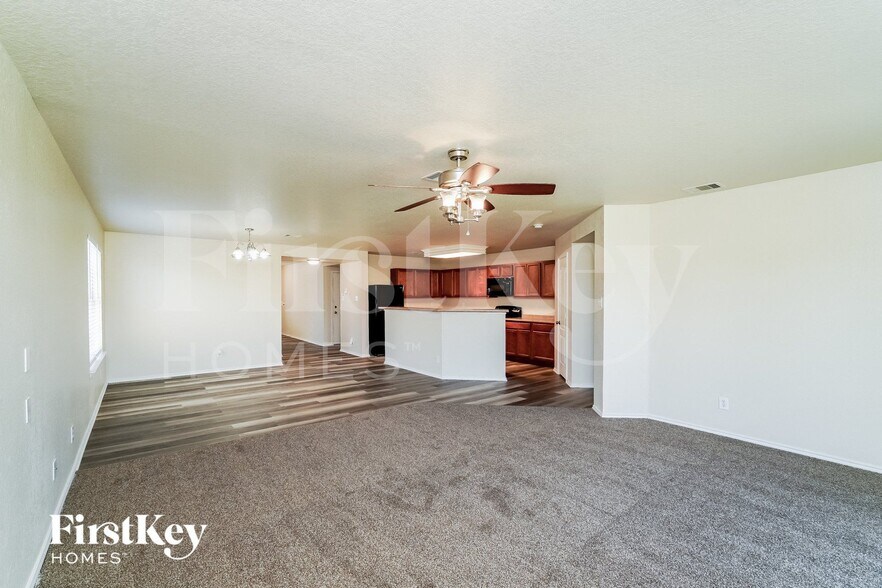 Building Photo - 4911 Viking Coral