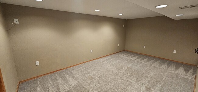 Building Photo - 740 S Kokomo Ave